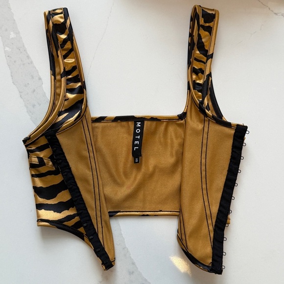 Motel Urban Outfitters Metallic Gold Tiger Stripe Bustier Tank Top XS - Picture 4 of 8